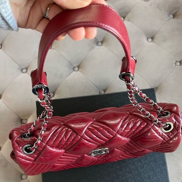 🚫SOLD🚫AUTH Chanel In and Out Quilted Maxi Flap
Chain Shoulder Bag - Picture 6 of 10